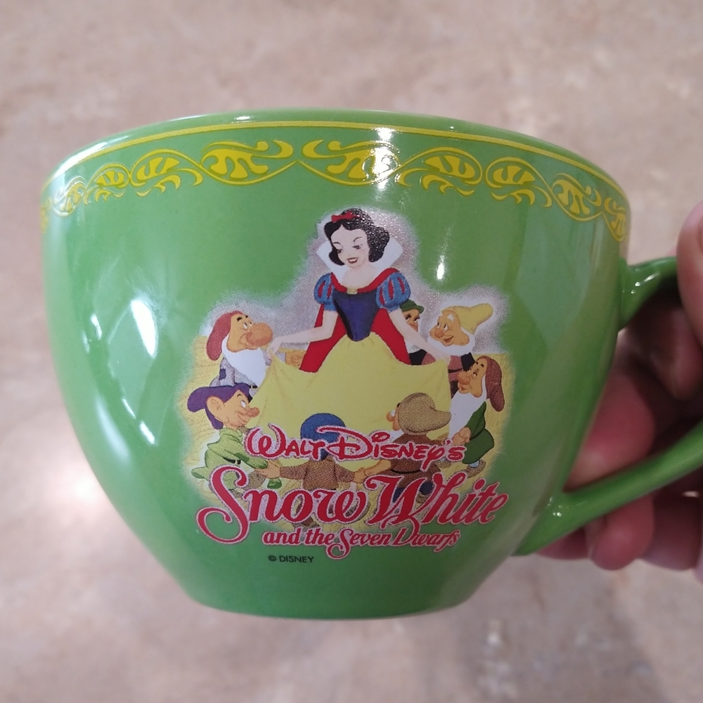 Retired Disney Store Green Snow White And The 7 Dwarfs Large 20 Oz Coffee Mug